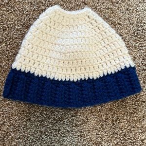 Girls knitted toboggan with ponytail holder hole